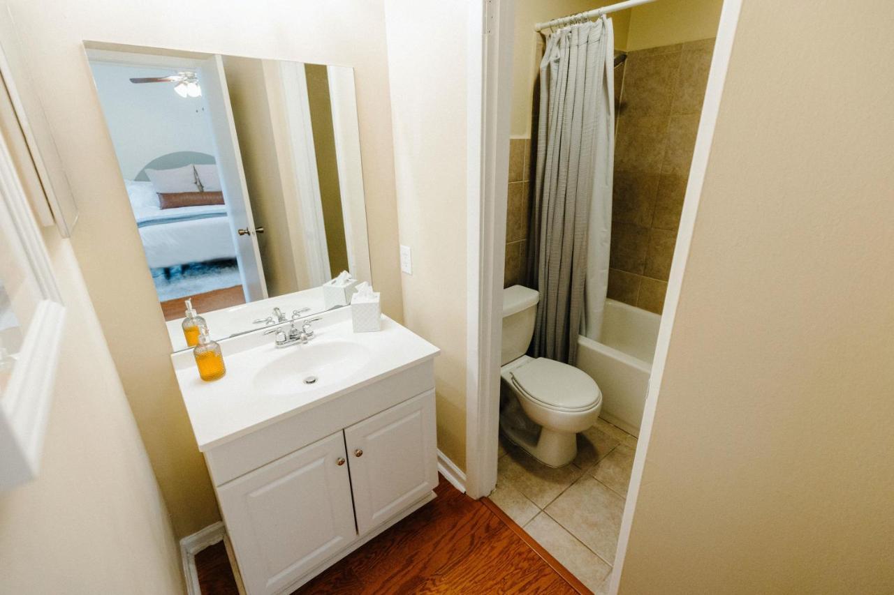 Centrally Located 3Br Overton Square Fast Wifi Free Parking Yes Pets Мемфис Экстерьер фото