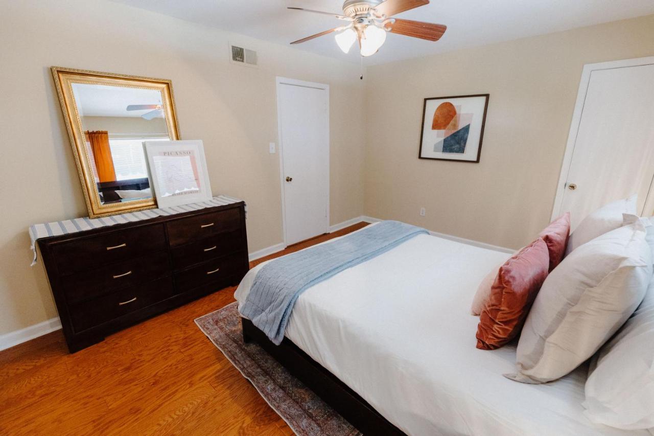 Centrally Located 3Br Overton Square Fast Wifi Free Parking Yes Pets Мемфис Экстерьер фото